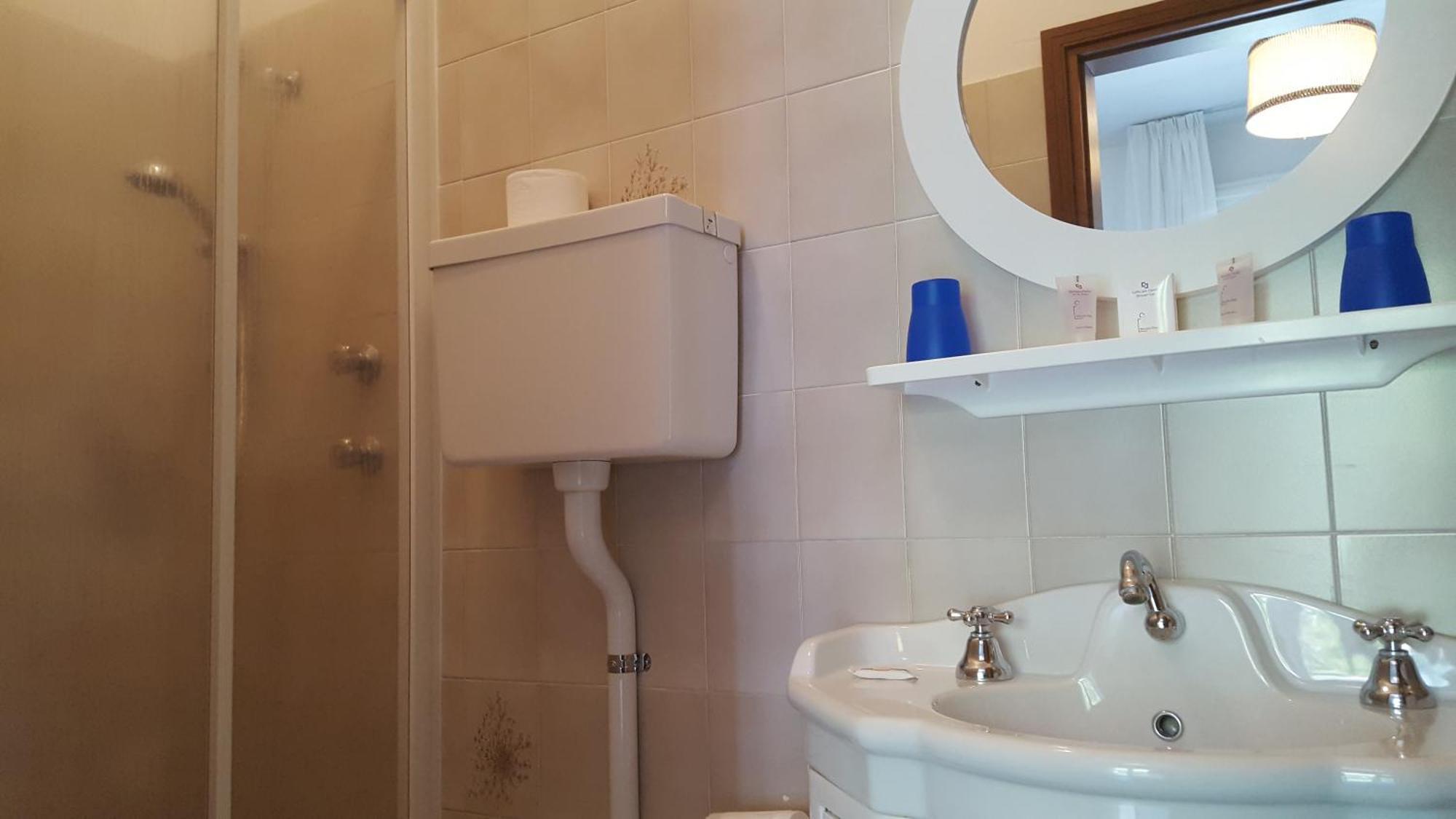 Hotel Firenze Malcesine Quarto foto